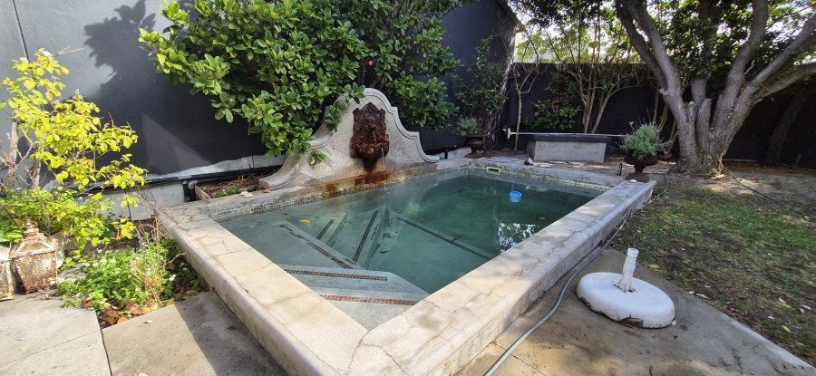 4 Bedroom Property for Sale in Waves Edge Western Cape